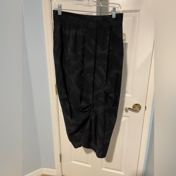 Porto skirt size 2 in jet jersey print - Picture 3 of 5